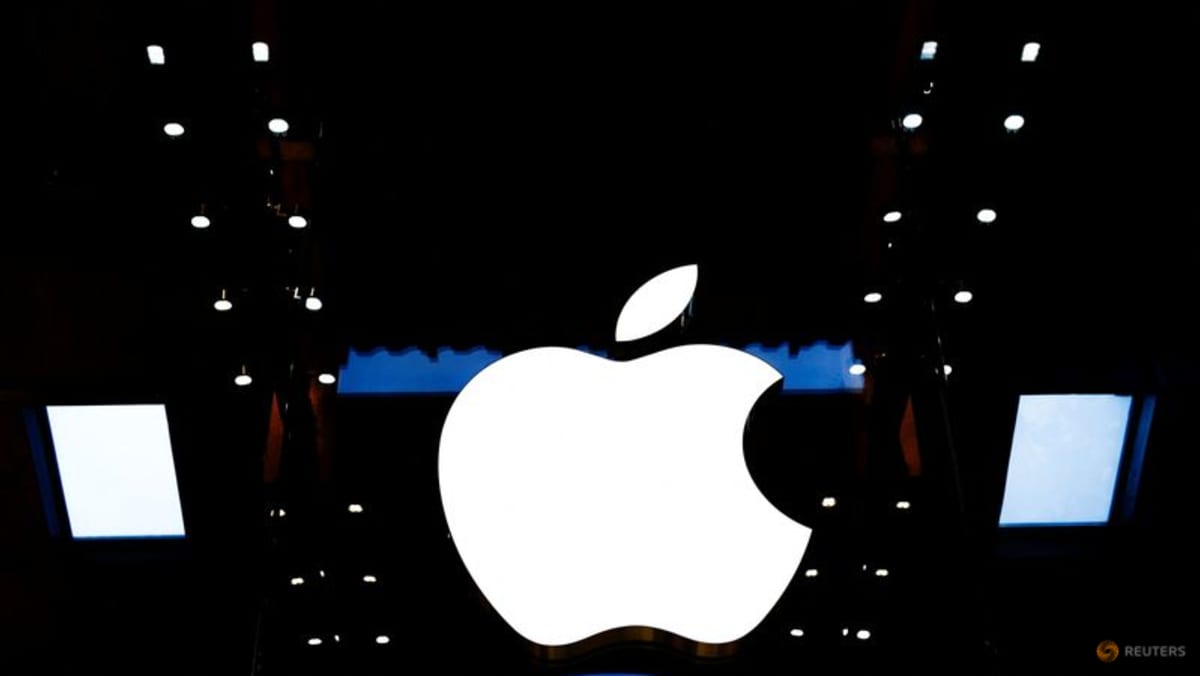 Apple plans smart glasses launch in 2026, Bloomberg News reports - Channel News Asia (Picture 1)