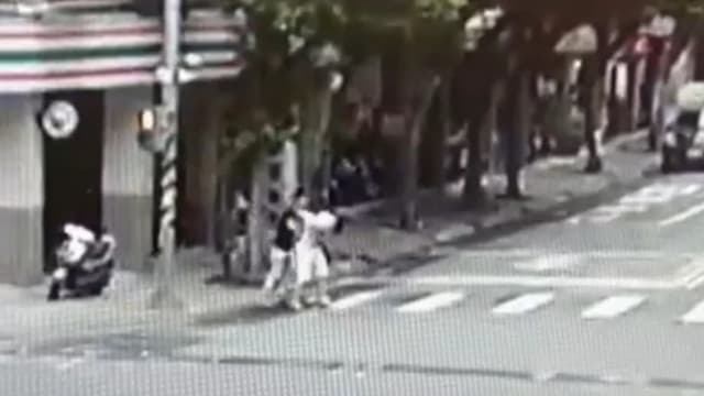不满被追讨21元欠款 台男持刀刺伤友人