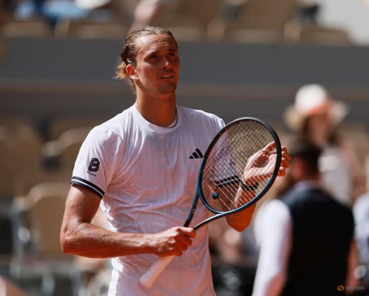 Djokovic, Zverev off to winning starts at French Open but Fritz out
