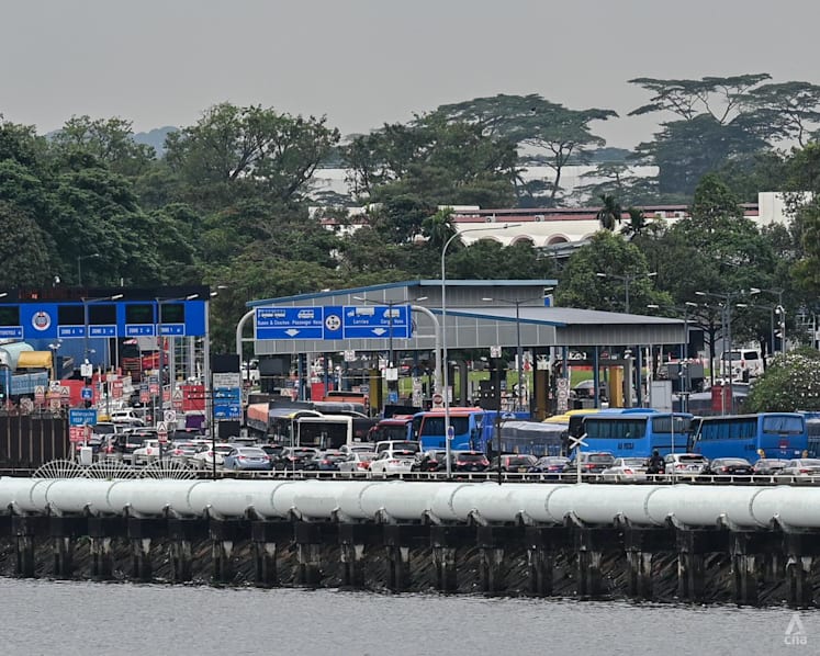 Contra lanes at both land checkpoints should be opened to ease traffic congestion: JB chief minister