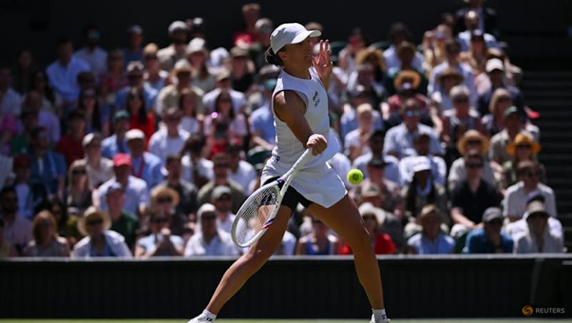 Swiatek tames powerful Pliskova to reach Wimbledon round three