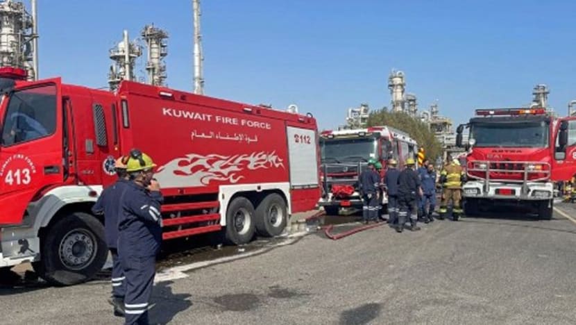 Loji penapisan minyak terbesar Kuwait terbakar; beberapa orang cedera