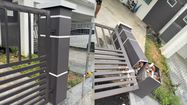 新家大门柱子竟是空心  倒下险砸中马国屋主