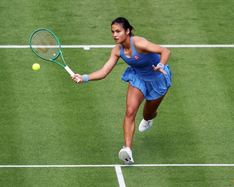 Raducanu returns to winning ways at Queen's