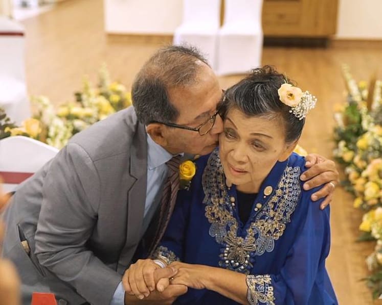 A stroke and COVID-19 didn’t stop them marrying at 80. Here’s a lesson in love