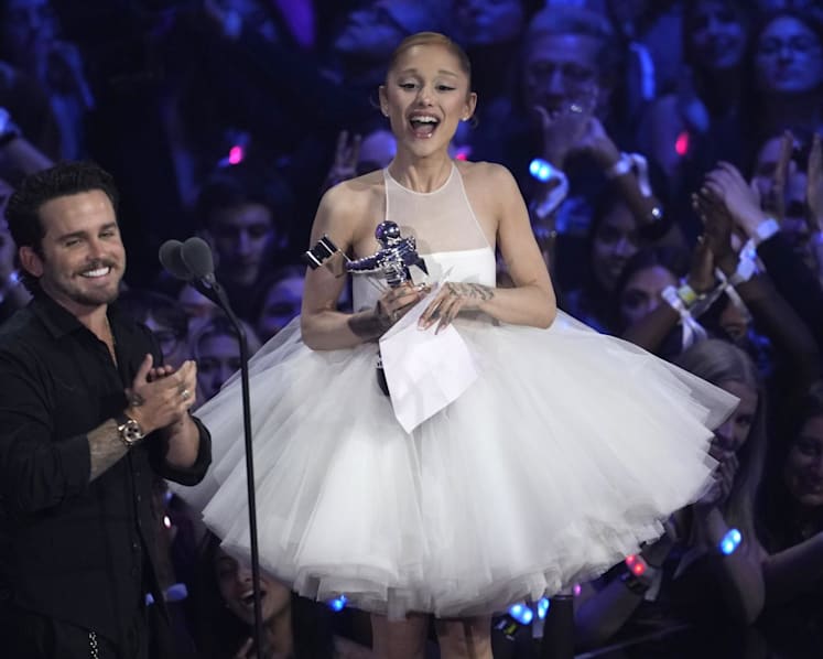 Ariana Grande and Lady Gaga shine at the MTV VMAs with wins and performances