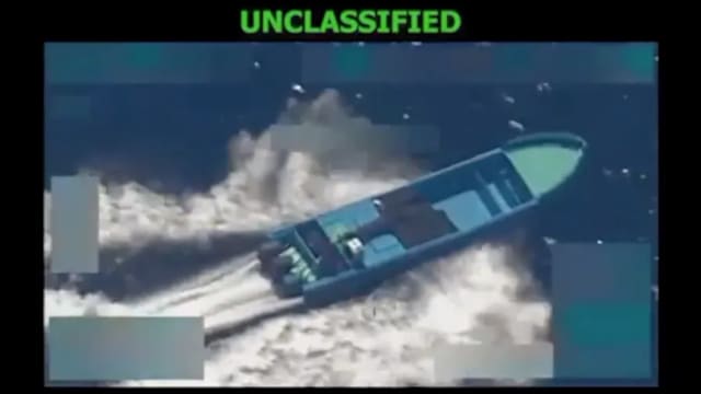 美军首次在太平洋攻击疑走私毒品船只 两嫌犯死亡