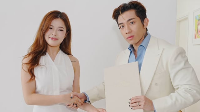 超大钻戒套牢女友，香港歌手Tyson Yoshi登记结婚竟睡过头！