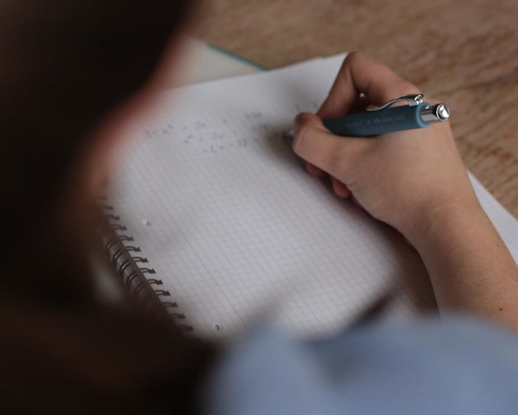 MOE caps ‘challenging questions’ in PSLE at 15% to keep difficulty level consistent; some parents call for lower cap 