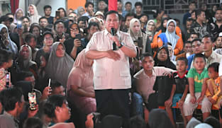 Ujian di 2026 bagi Prabowo: kepercayaan publik dan perlambatan ekonomi