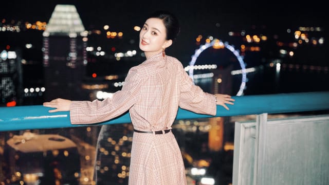 赵丽颖打卡狮城，微博帖文却被质疑由别人代发！本尊回呛惹议