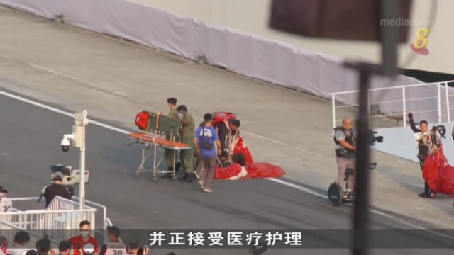 硬着陆被抬出场 红狮跳伞队员目前情况稳定