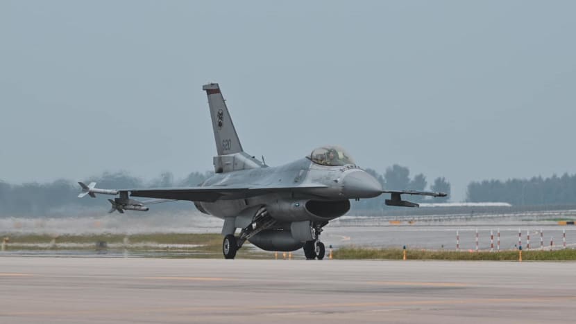 RSAF F-16 aircraft lands at Changi Airport following malfunction RSAF F-16 aircraft lands at Changi Airport following malfunction