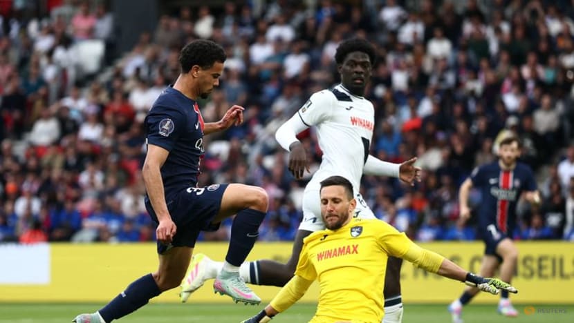 PSG continue unbeaten league season with 2-1 win over Le Havre