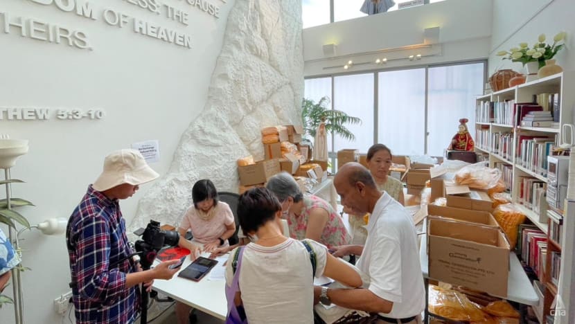 Thousands of papal souvenirs sold as Singapore prepares to welcome Pope Francis Thousands of papal souvenirs sold as Singapore prepares to welcome Pope Francis