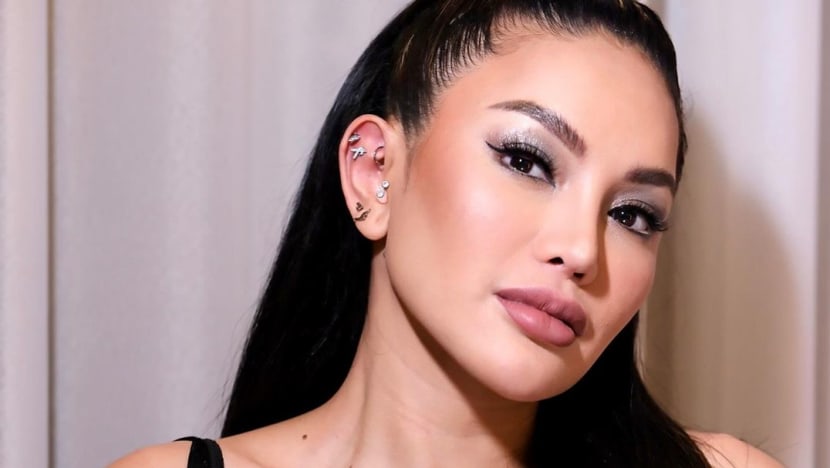 Dulu ingin coret dari Kartu Keluarga, kini Nikita Mirzani peluk Lolly