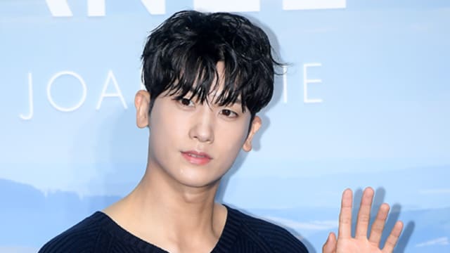 “Dispatch”元旦情侣身份曝光？韩网点名朴炯植和她！