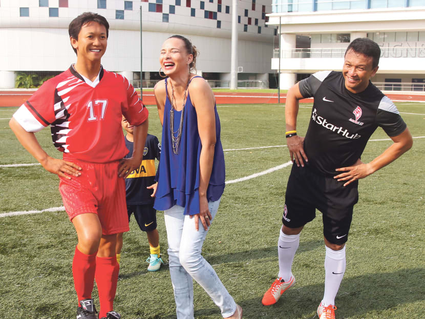 Fandi and his wife Wendy Jacobs beside his wax figure, decked in the kit worn by Singapore’s 1994 team, at ITE College Central yesterday. Photo: Ooi Boon Keong