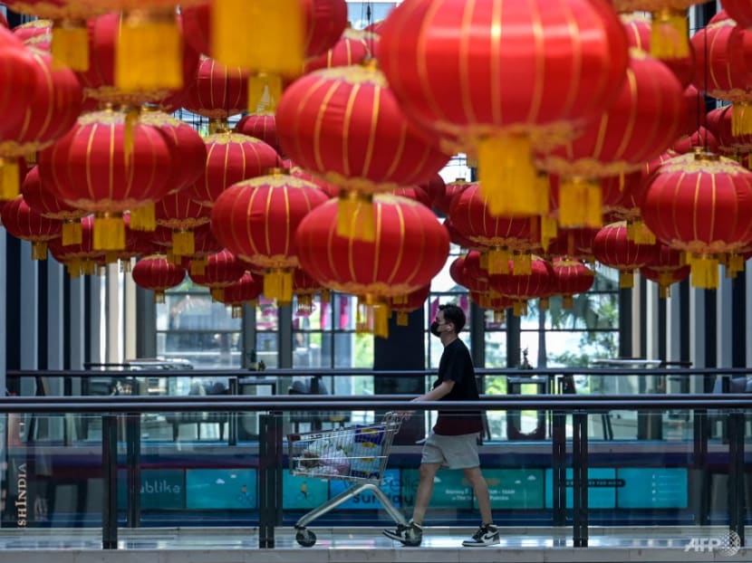 Malaysia relaxes Chinese New Year COVID-19 rules, permits larger reunion dinners and house visits