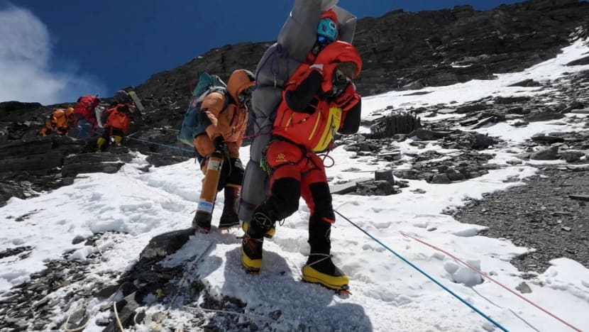 #trending: 2 Mount Everest climbers rescued in separate incidents slammed for not thanking Sherpas who saved them