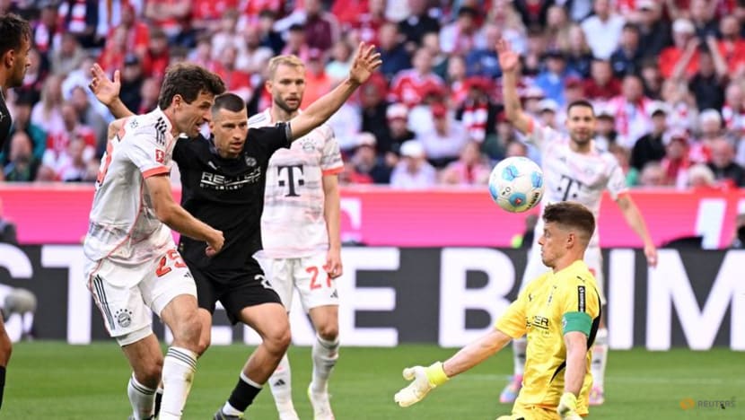 Champions Bayern beat Gladbach 2-0 in Mueller's final home game