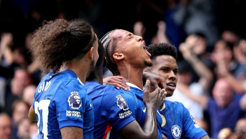 Fernandes spares Man United blushes, Chelsea top, Spurs sunk by Bournemouth Fernandes spares Man United blushes, Chelsea top, Spurs sunk by Bournemouth