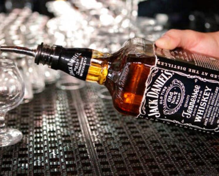 US whiskey makers face worsening hangover from trade dispute