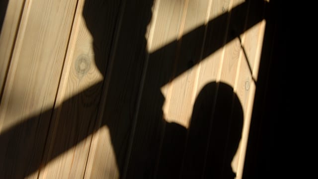 参加聚餐后强奸醉酒女子 冷气承包商监11年兼打鞭