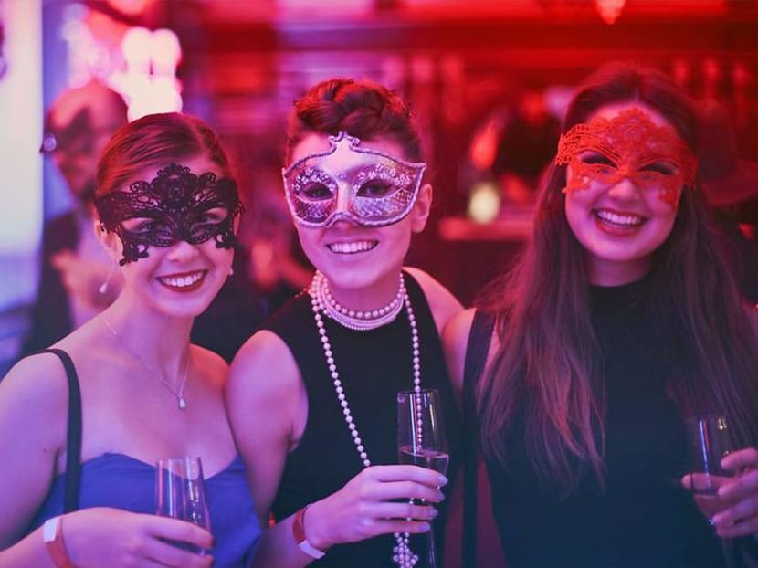 How to dress right for your company D&D – so you don’t embarrass yourself
