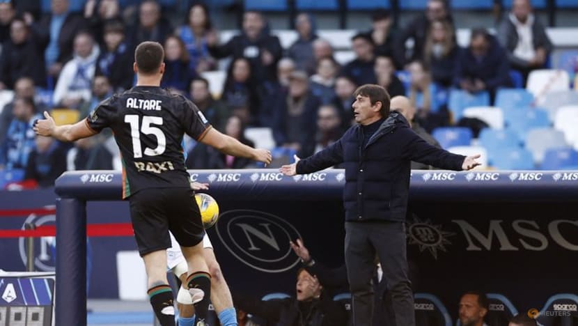 Napoli aim to leave rivals behind in Serie A title race