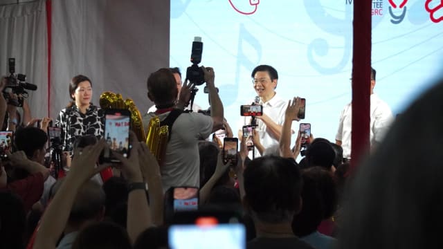 黄循财现身油池 首次以总理身份出席社区活动