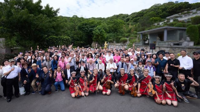 邓丽君离世30周年　上千粉丝筠园震撼大合唱！