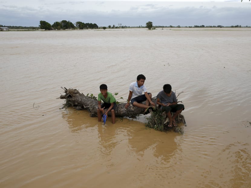 Typhoon leaves 11 dead, Filipino villagers saved from flood