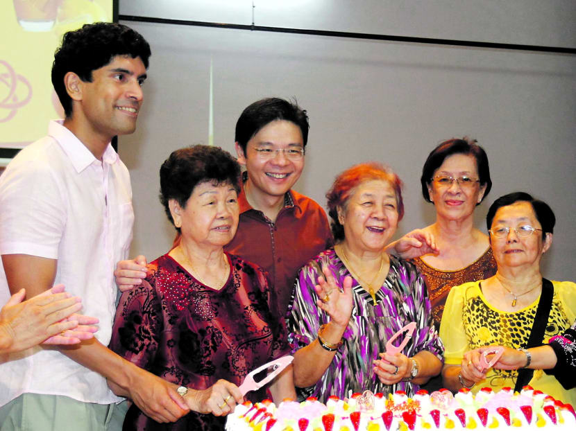 Acting Minister for Culture, Community and Youth Lawrence Wong and Sembawang GRC MP Vikram Nair 
at a community event in Admiralty yesterday. 
Photo: Ernest Chua