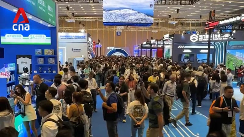 More than 32,000 exhibitors showcase products at expo in Guangzhou 