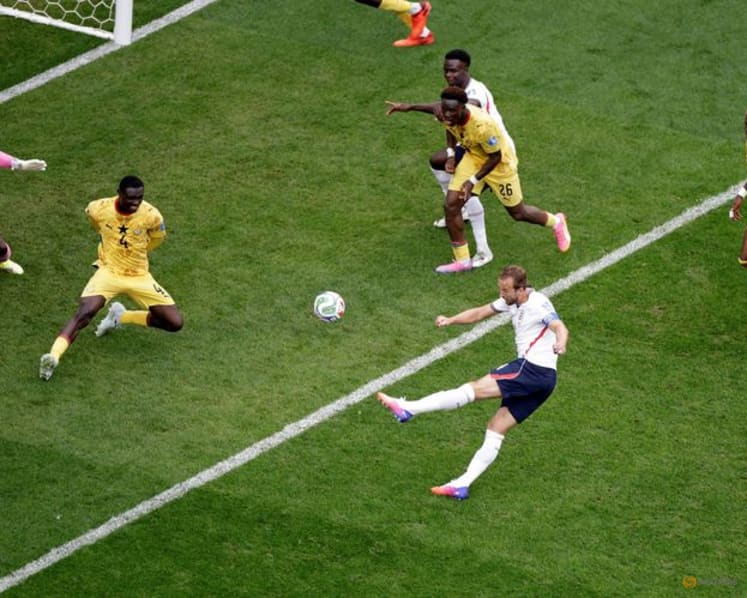 Kane fluffs his lines as England stumble against Ghana