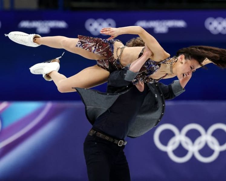 Figure skating-US lead team event after strong skates by Chock & Bates and Liu