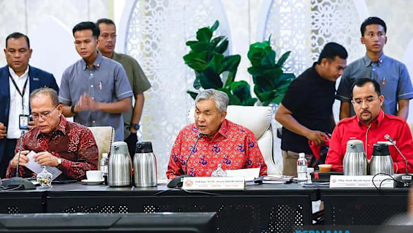 Hishammuddin, Khairy Jamaluddin antara 6,252 bekas ahli diterima kembali sertai UMNO