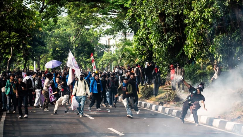 Protesters in Indonesia slam new US$3,000 monthly housing perk for MPs, who defend it as ‘carefully calculated’ Protesters in Indonesia slam new US$3,000 monthly housing perk for MPs, who defend it as ‘carefully calculated’