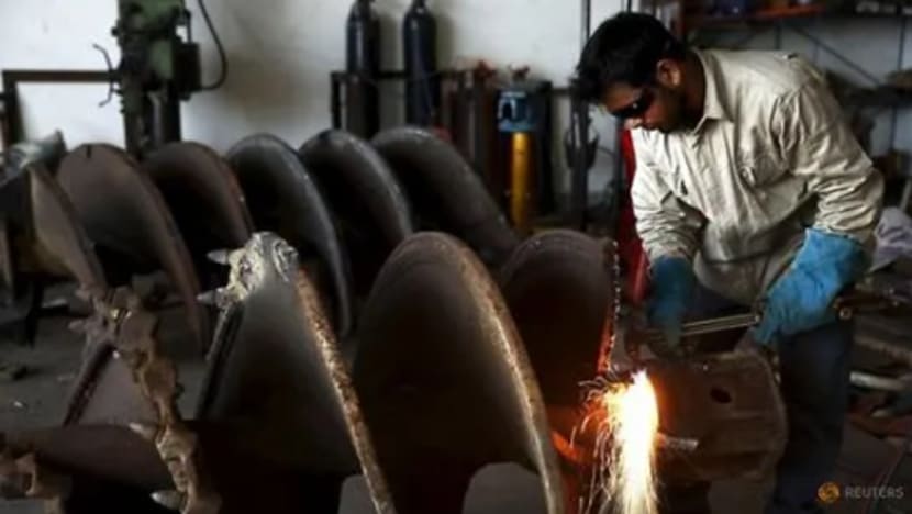 Hasil pengilangan S'pura naik 0.1% pada April