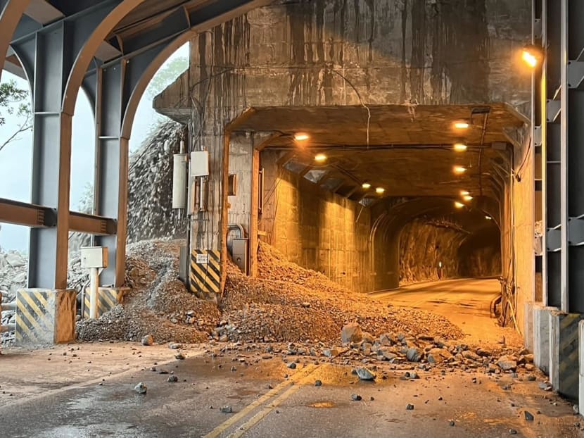 This picture released by Taiwan’s Central News Agency (CNA) on April 22, 2024 shows fallen rocks on the Suhua highway in Hualien. This picture released by Taiwan’s Central News Agency (CNA) on April 22, 2024 shows fallen rocks on the Suhua highway in Hualien.