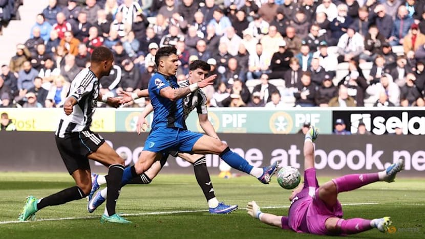 Spurs stuck in drop zone, Wolves on brink of relegation, Man United beat Chelsea