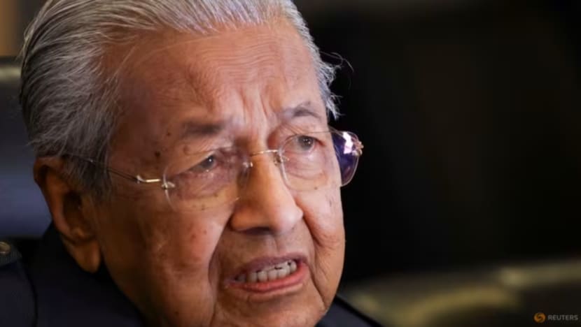 Mantan PM Malaysia Mahathir dimasukkan ke hospital akibat keletihan 