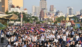Cambodian government musters support from huge crowds in Thai border row