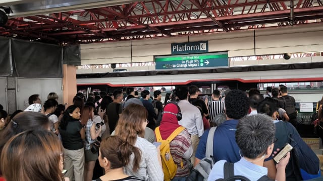 转轨器发生故障 东西线部分列车服务延误25分钟