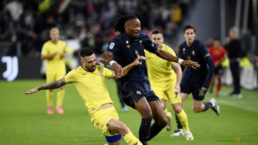 Ten-man Lazio score late own goal to gift Juventus 1-0 win