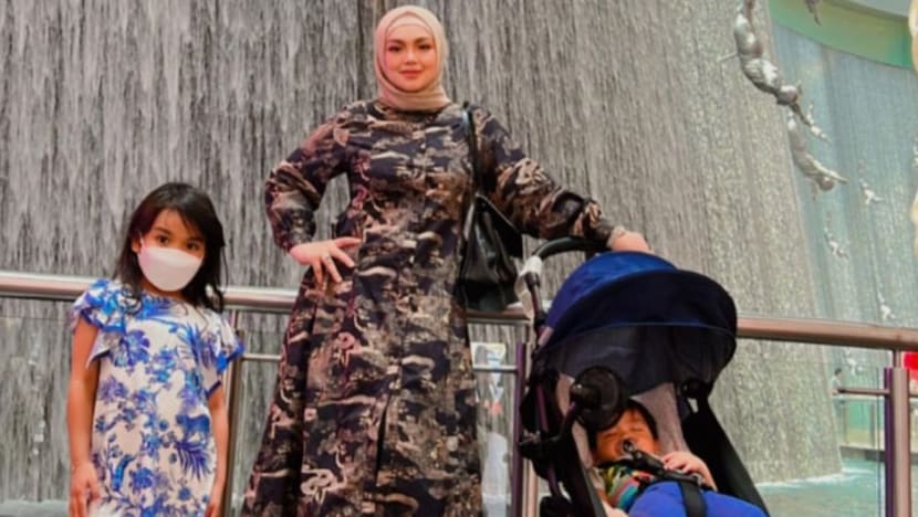Siti Nurhaliza kongsi pengalaman bawa 2 anaknya naik pesawat tanpa Datuk K Siti Nurhaliza kongsi pengalaman bawa 2 anaknya naik pesawat tanpa Datuk K