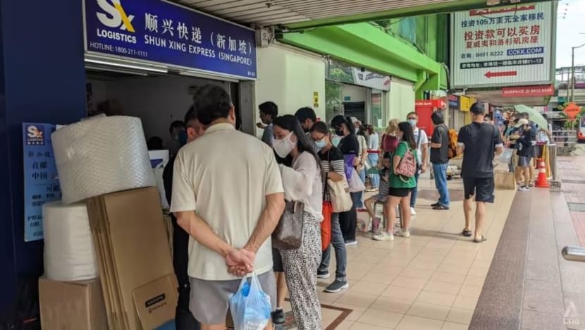 Warga China beratur panjang beli Panadol untuk dihantar kepada saudara-mara; kes COVID-19 terus meningkat di China Warga China beratur panjang beli Panadol untuk dihantar kepada saudara-mara; kes COVID-19 terus meningkat di China