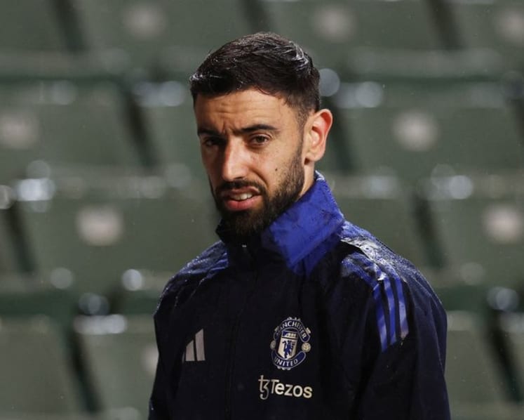 Fernandes critical of 'lazy' Manchester United in pre-season draw with Everton