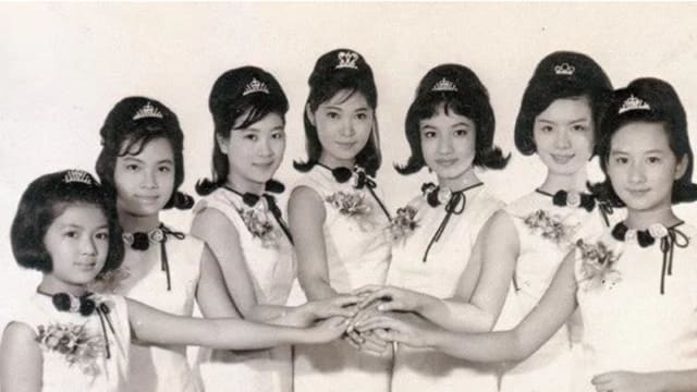 【958印象古早】高耸鸡窝头发型 宽大裤脚喇叭裤 吴伟才无限怀念60年代独特时尚